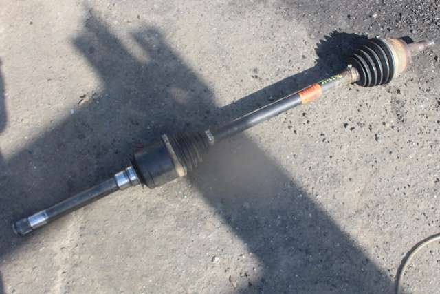 Drivaksel høyre foran, diesel/automat til Mercedes ML 2005-2011 (W164) (W164) (MERCEDES|A 164 330 24 01|)