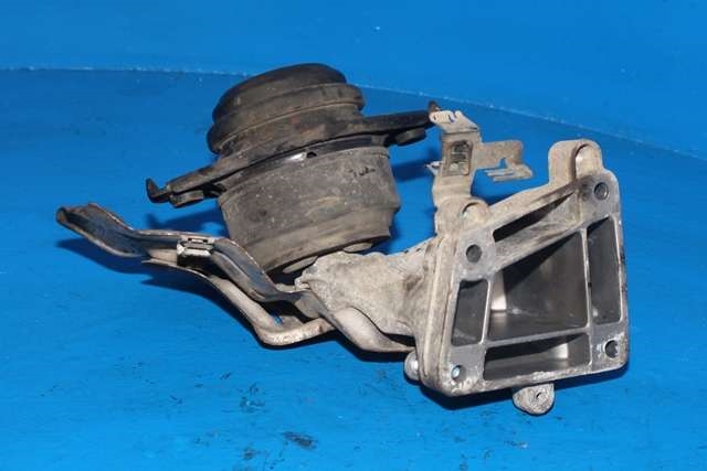 Motorfeste til Mercedes ML, 2005-2011 (W164) (W164) (MERCEDES|A 251 240 31 17)