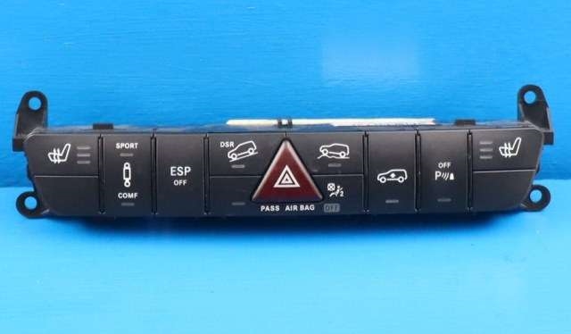 Bryter nødblink til Mercedes ML, 2005-2011 (W164) (W164) (MERCEDES|A 164 870 95 10)
