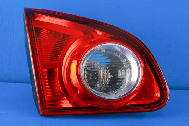 Baklykt venstre indre til Nissan Qashqai, 2007-2010 (Type I, Fase 1) (NISSAN|26555-JD800)