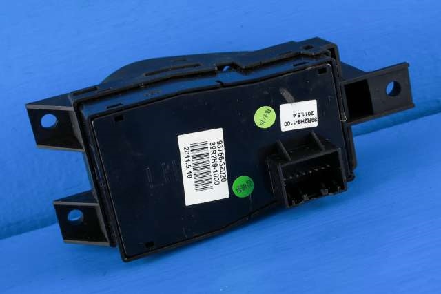 Bryter elektrisk håndbrekk/parkbrems til Hyundai i40 2012-2017 (HYUNDAI|93766-3Z020|)