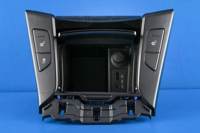 Dashbord diverse til Hyundai i40 2012-2017 (HYUNDAI|84630-3Z440|)
