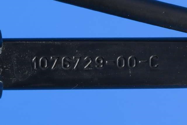Viskerarm frontrute høyre til Tesla Model 3 2018-2023 (Fase 1)  (TESLA|1076729-00-C|)