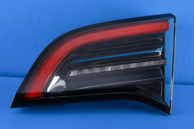 Baklykt høyre indre til Tesla Model Y, 2021-2024 (Type I)  (TESLA|1502089-00-C)