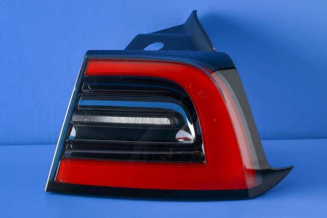 Baklykt høyre ytre til Tesla Model Y, 2021-2024 (Type I)  (TESLA|1502087-99-D)