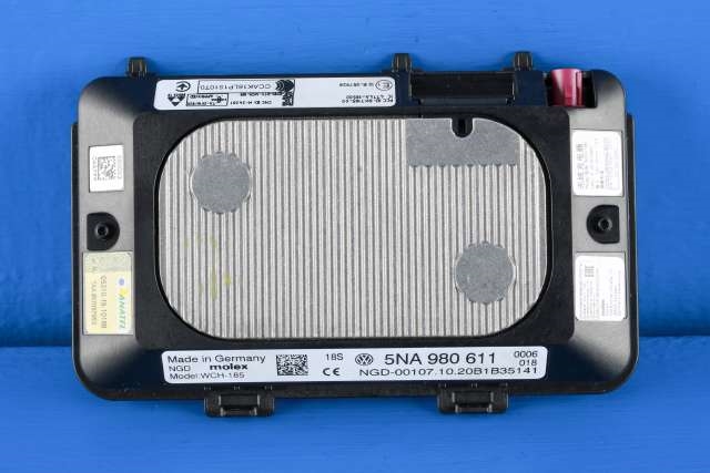 Dashbord trådløs mobillader til VW T-Roc 2017-->>  (VAG|5NA 980 611|)