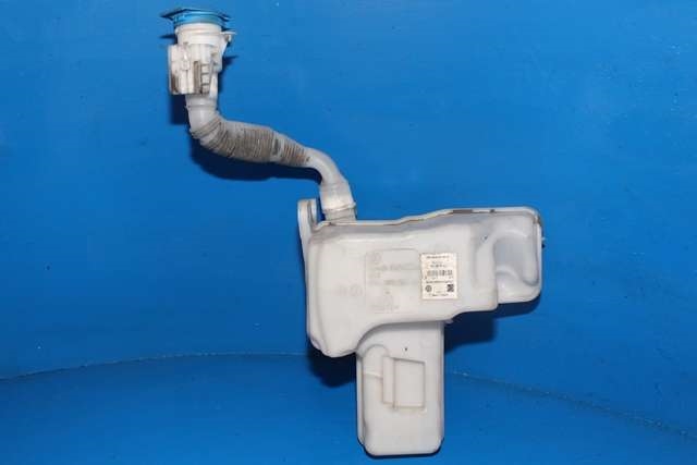 Spylertank foran til VW Passat 2015-2019 (Fase 1) (B8) (B8) (VAG|3Q0 955 453 A|)