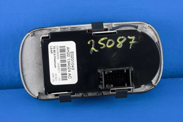 Bryter lys til Land Rover Discovery 2009-2017 (Type IV)  (LAND ROVER|AH22-13A024-AC|)