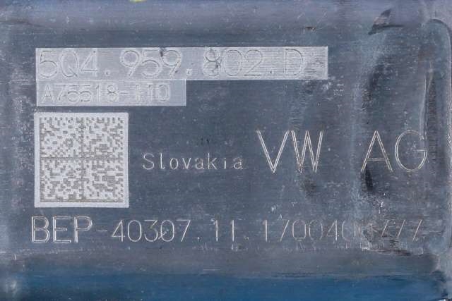 Ruteheis, kun motor, venstre bak til VW Passat 2015-2019 (Fase 1) (B8) (B8) (VAG|5Q4 959 802 D|)