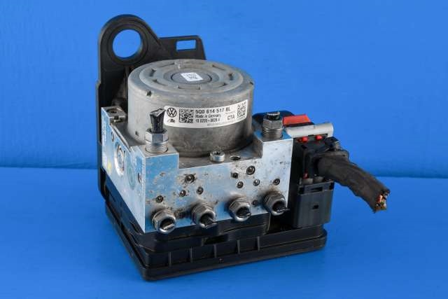ABS sentral til VW Passat, 2015-2019 (Fase 1) (B8) (B8) (VAG|5Q0 614 517 BL)