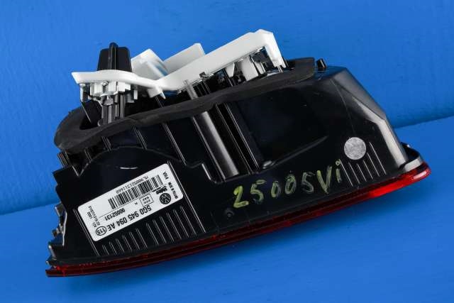 Baklykt høyre indre til VW Golf VII 2012-2017 (Fase 1)  (VAG|5G0 945 094 AE|)