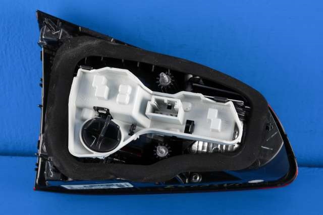 Baklykt høyre indre til VW Golf VII 2012-2017 (Fase 1)  (VAG|5G0 945 094 AE|)