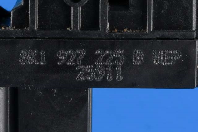Bryter elektrisk håndbrekk/parkbrems til Audi A4 2007-2014 (Type IV) (B8) (B8) (VAG|8K1 927 225 B|)