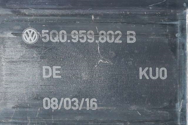 Ruteheis høyre foran til Škoda Octavia 2013-2016 (Type III, Fase 1) (VAG|5E0 837 462 B|)
