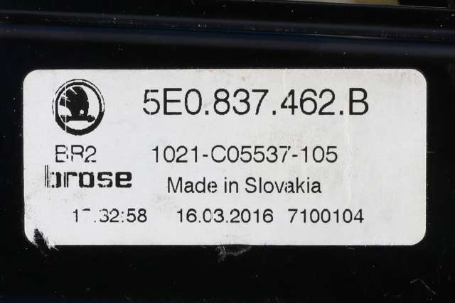 Ruteheis høyre foran til Škoda Octavia 2013-2016 (Type III, Fase 1) (VAG|5E0 837 462 B|)