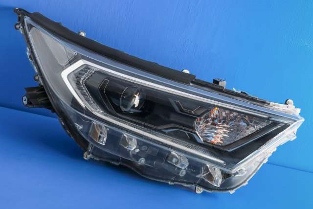 Frontlykt høyre halogen til Toyota RAV4, 2019-->> (Type V)  