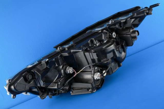Frontlykt høyre halogen til Toyota RAV4 2019-->> (Type V)  