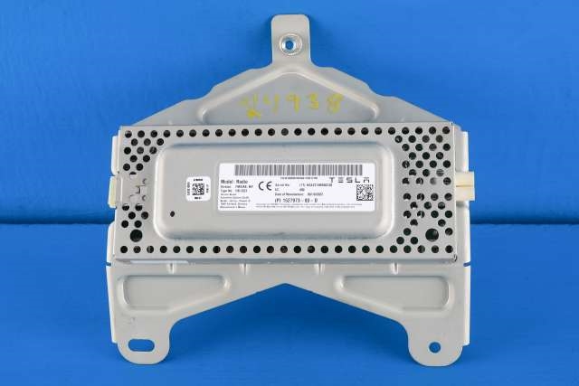 Antenne forsterker til Tesla Model Y, 2021-2024 (Type I)  (TESLA|1527973-00-D)