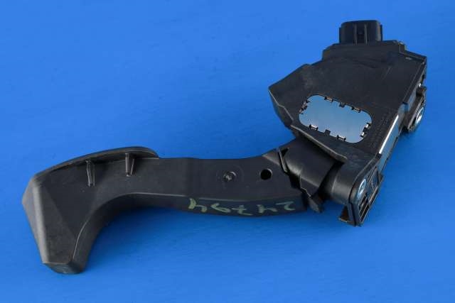 Pedal gass til Toyota RAV4 2013-2015 (Type IV, Fase 1)  (TOYOTA|78110-0W040|)