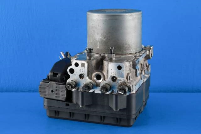 ABS sentral til Toyota RAV4, 2013-2015 (Type IV, Fase 1)  (ADVICS|133000-0720)