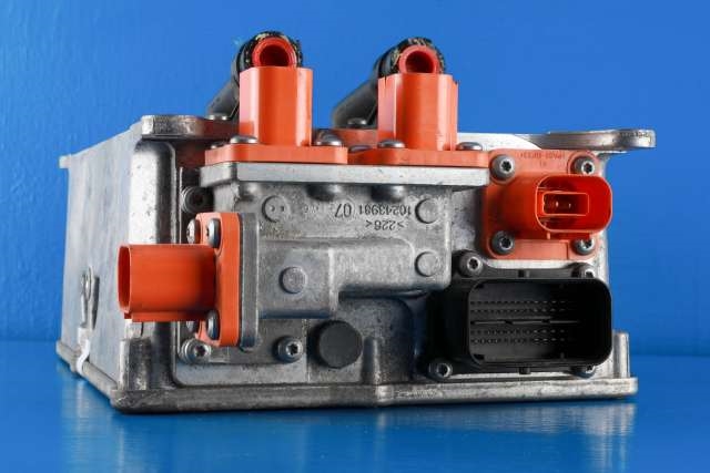 Batterilader (OBC - On Board Charger) til VW Golf VII 2012-2017 (Fase 1)  (VAG|5QE 915 682 AA|)