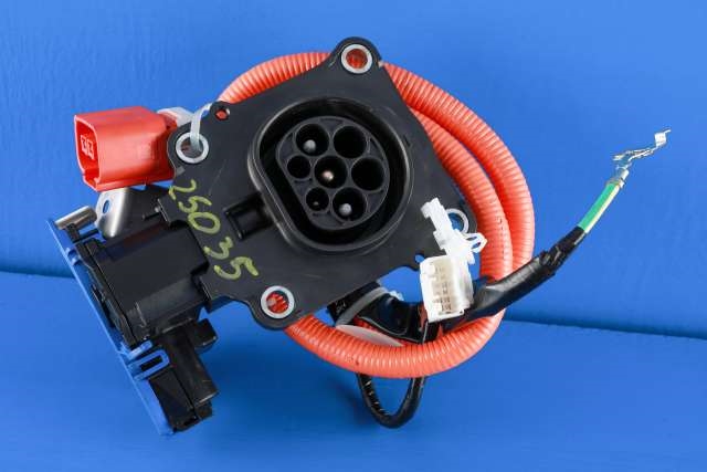 Batterilader inntak/luke til Toyota RAV4, 2019-->> (Type V)  (TOYOTA|G9081-42050-B)
