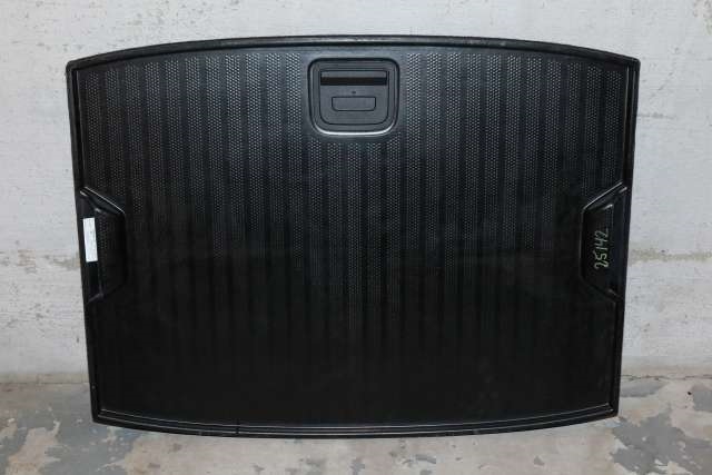 Bagasjerom teppe/gulvplate til Audi A4 2015-2019 (Type V, Fase 1) (B9) (B9) (VAG|8W9 861 531|)