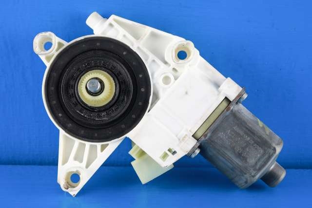 Ruteheis, kun motor, venstre foran til Mercedes E-Klasse 2009-2013 (Fase 1) (W212) (W212) (BOSCH|0 130 822 503|A 204 820 01 42|)