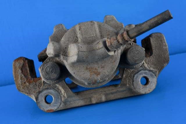 Bremsecaliper venstre foran til BMW 1-Serie 2015-2019 (Fase 2) (F20/F21) (F20/F21)