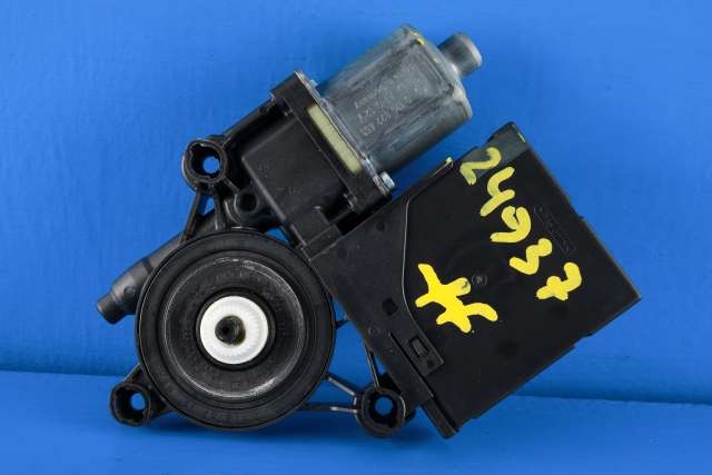 Ruteheis, kun motor, høyre foran til VW Passat 2011-2015 (B7) (B7) (VAG|3AA 959 702 A|)