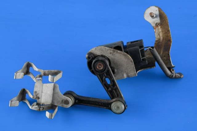 Sensor nivå, venstre bak til Mercedes E-Klasse 2016-2023 (W213) (W213) (MERCEDES|A 000 905 37 04|)