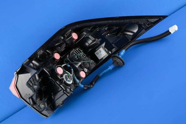 Baklykt venstre ytre til Toyota RAV4 2019-->> (Type V)  (TOYOTA|81560-42230|)