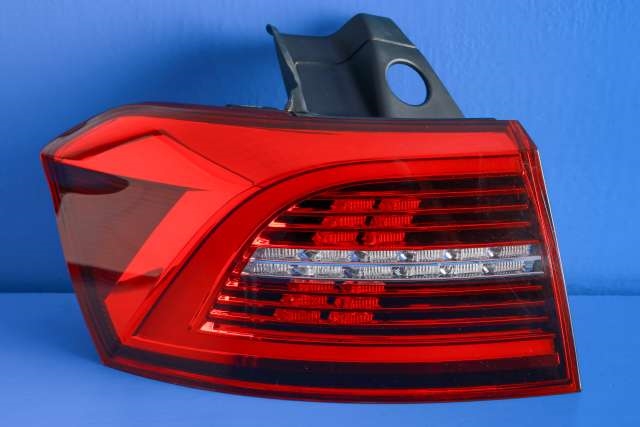 Baklykt venstre ytre til VW Passat 2015-2019 (Fase 1) (B8) (B8) (VAG|3G9 945 207 F|)