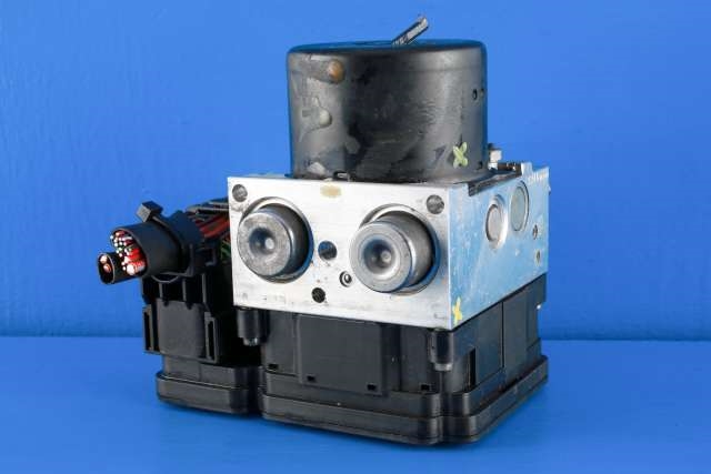 ABS sentral til Mercedes C-Klasse 2007-2011 (Fase 1) (W204) (W204) (MERCEDES|A 204 431 04 12|A 204 545 51 32|)