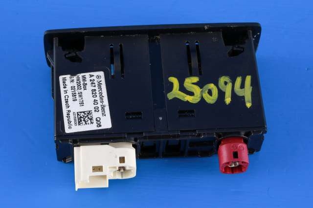 Dashbord diverse til Mercedes E-Klasse 2016-2023 (W213) (W213) (MERCEDES|A 247 820 40 02|)