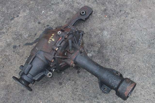 Kardang klokke foran til Toyota Land Cruiser 120, 2002-2009  