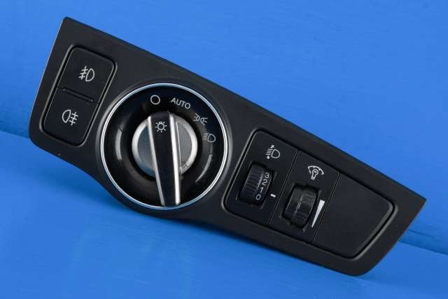 Bryter lys til Hyundai i40, 2012-2017  (HYUNDAI|93300-3Z100)