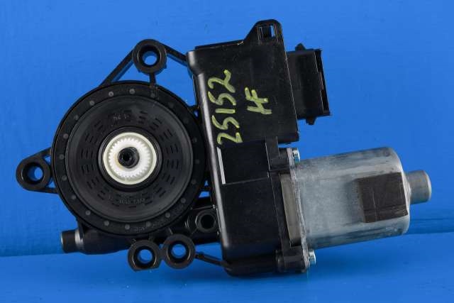 Ruteheis, kun motor, høyre foran til Hyundai i40 2012-2017  (HYUNDAI|82460-3Z010|)