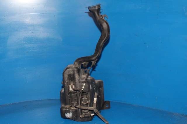 Spylertank foran til Mercedes B-Klasse, electric drive, 2014-2018 (W242) (W242) (MERCEDES|A 246 869 01 20)