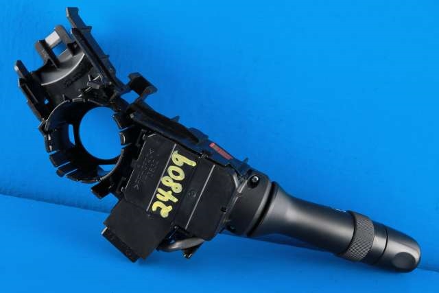 Bryter blink til Toyota Avensis 2009-2015 (Type III, Fase 1) (TOYOTA|05190-17F373|)
