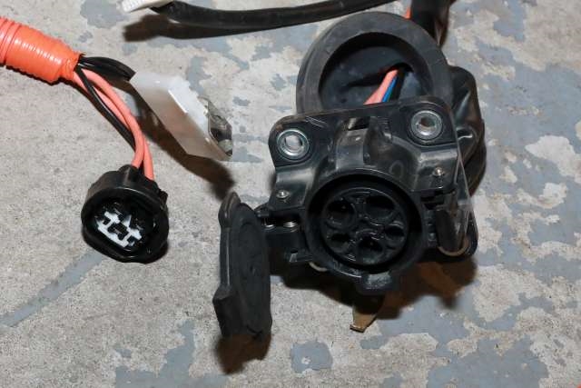 Batterilader inntak/luke til Mitsubishi Outlander 2015-->> (Type III, Fase 2)  (MITSUBISHI|9482A150|)