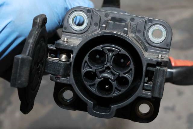 Batterilader inntak/luke til Mitsubishi Outlander 2015-->> (Type III, Fase 2)  (MITSUBISHI|9482A150|)