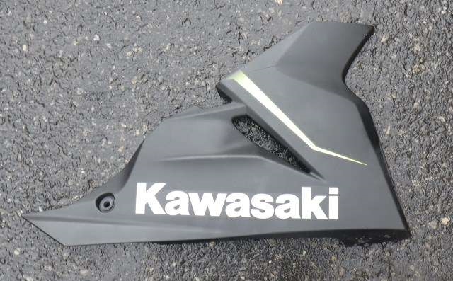 MC, Deksel, side høyre til MC Kawasaki Ninja 125, 2019-->>  (KAWASAKI|55028-0483)