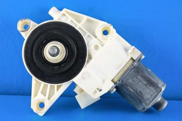 Ruteheis, kun motor, venstre foran til Mercedes C-Klasse 2011-2014 (Fase 2) (W204) (W204) (BOSCH|0 130 822 503|A 204 820 01 42|)