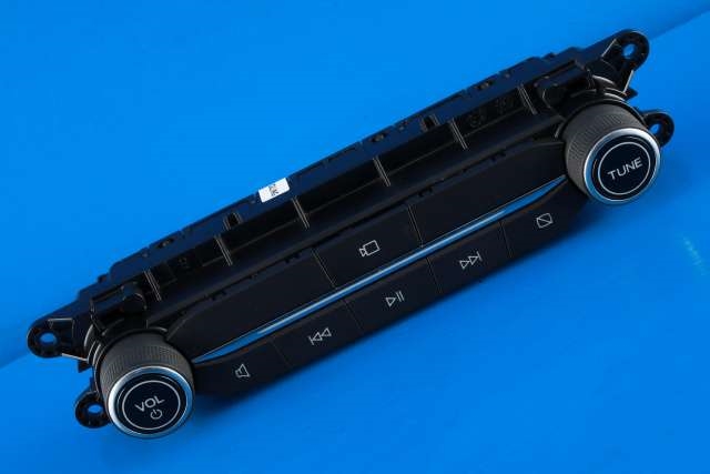 Bilstereo betjeningspanel til Ford Kuga, 2019-->> (Type III) (FORD|LJ6T-18K811-BB)