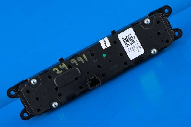 Bilstereo betjeningspanel til Ford Kuga 2019-->> (Type III)  (FORD|LJ6T-18K811-BB|)