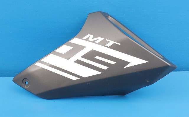 MC, Deksel, side høyre til MC Yamaha MT-09, 2014-2016 (Naked) (Naked) (YAMAHA|1RC-2137X-00)