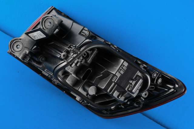 Baklykt venstre ytre til Audi A4 2015-2019 (Type V, Fase 1) (B9) (B9) (VAG|8W9 945 069|)