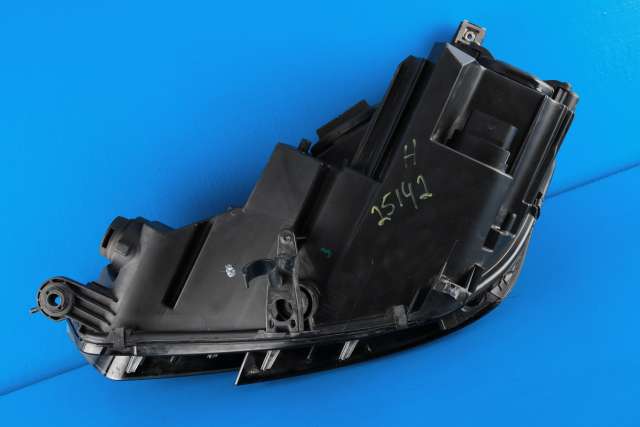 Frontlykt høyre xenon til Audi A4 2015-2019 (Type V, Fase 1) (B9) (B9) (VAG|8W0 941 006|)
