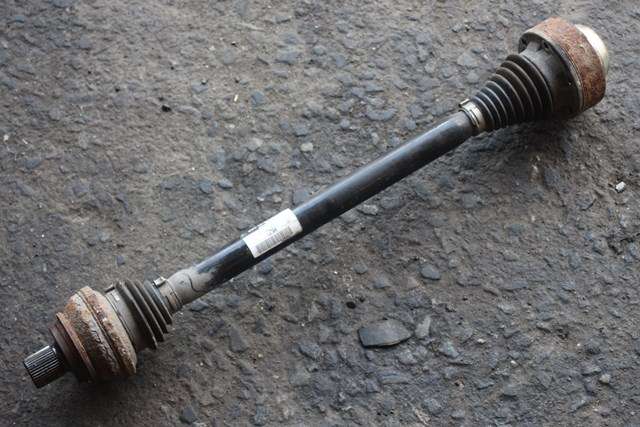 Drivaksel venstre bak, diesel/automat til Audi A4 2015-2019 (Type V, Fase 1) (B9) (B9) (VAG|8W0 501 203 D|)